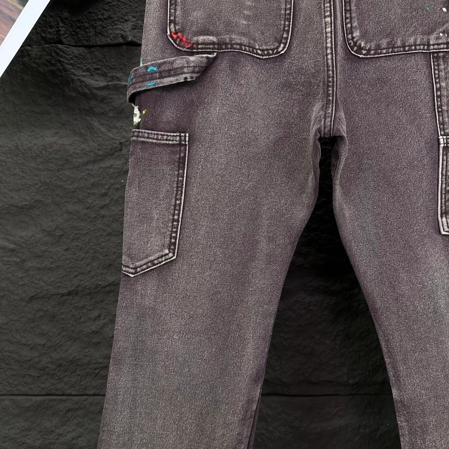 P250 GALLERY DEPT. & Croixin co-branded 2025 new splash-ink hand-painted splicing multi-pocket couple style loose washed micro-flared jeans 🔥High version🔥High version🔥 Top ceiling quality Styles with different washed textures are very friendly to people with thin legs and thick legs. The micro-flared version is very flattering. Moderate length that never goes out of style, easy to match with casually, basic styling for various styles, a must-have in the wardrobe! The fabric is stiff but also makes the upper body soft without losing texture. The washing process is even more perfect. It is a must-have item for everyone! ! ! Washed wheat, hang tag, pants label, three complete labels, color: brown, size: 28, 30, 32, 34, 36 (five sizes)
